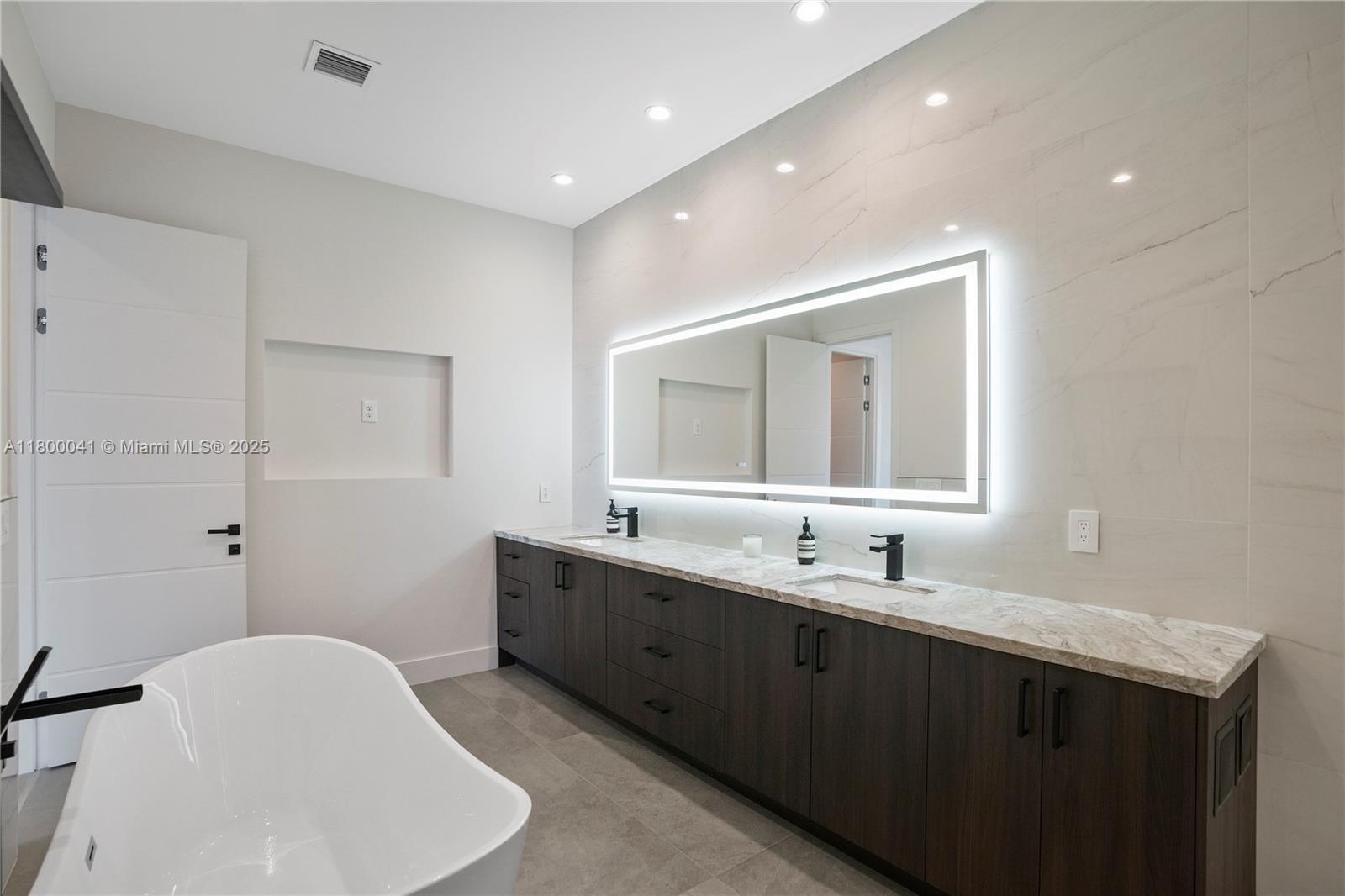 739 NE 17th Way # 0