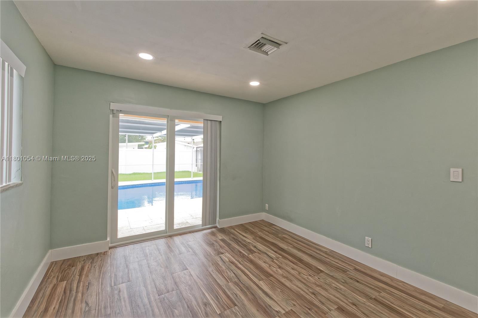 5261 NE 18th Ter