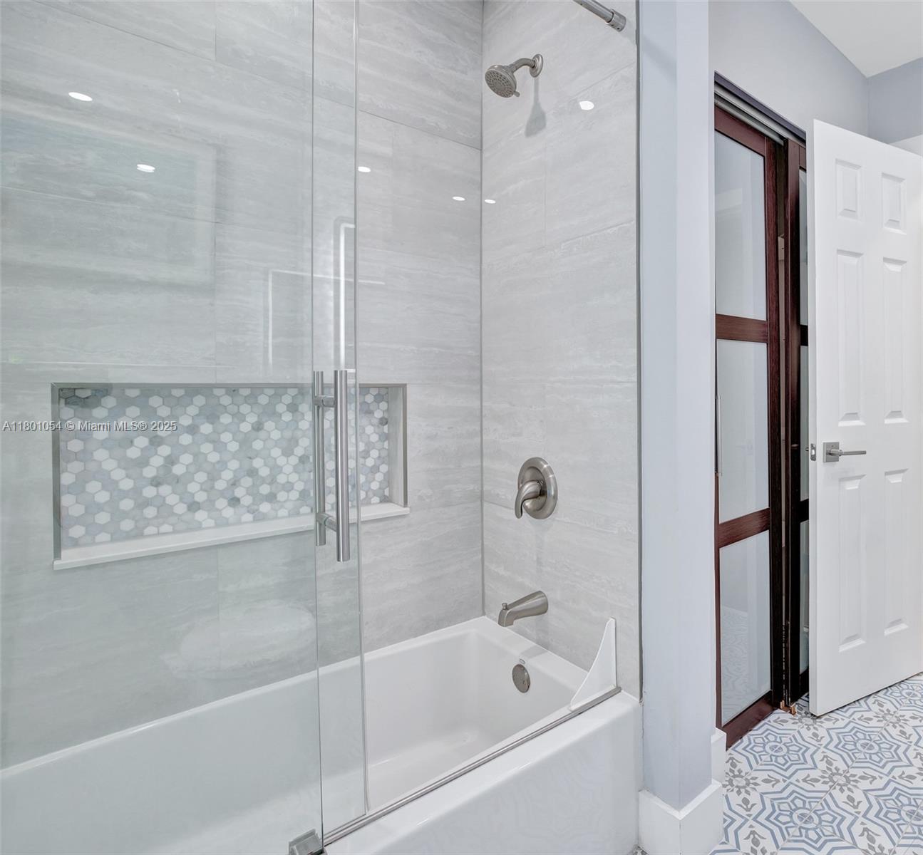 5261 NE 18th Ter