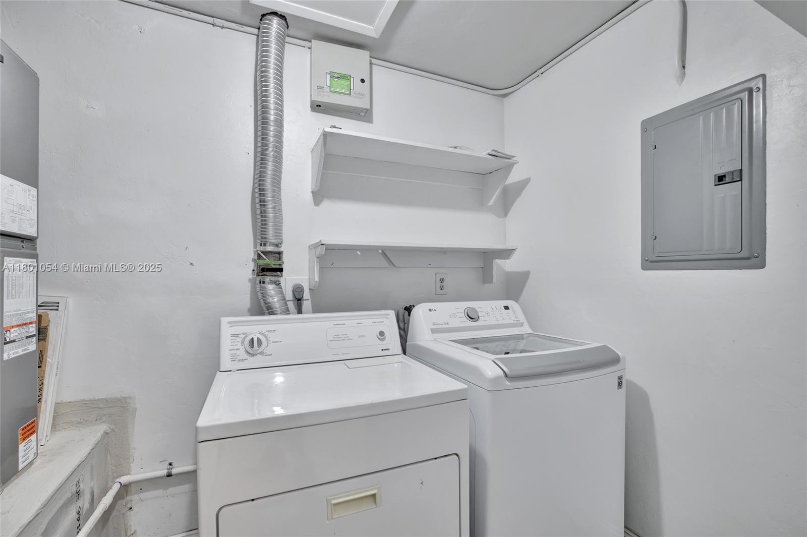 5261 NE 18th Ter