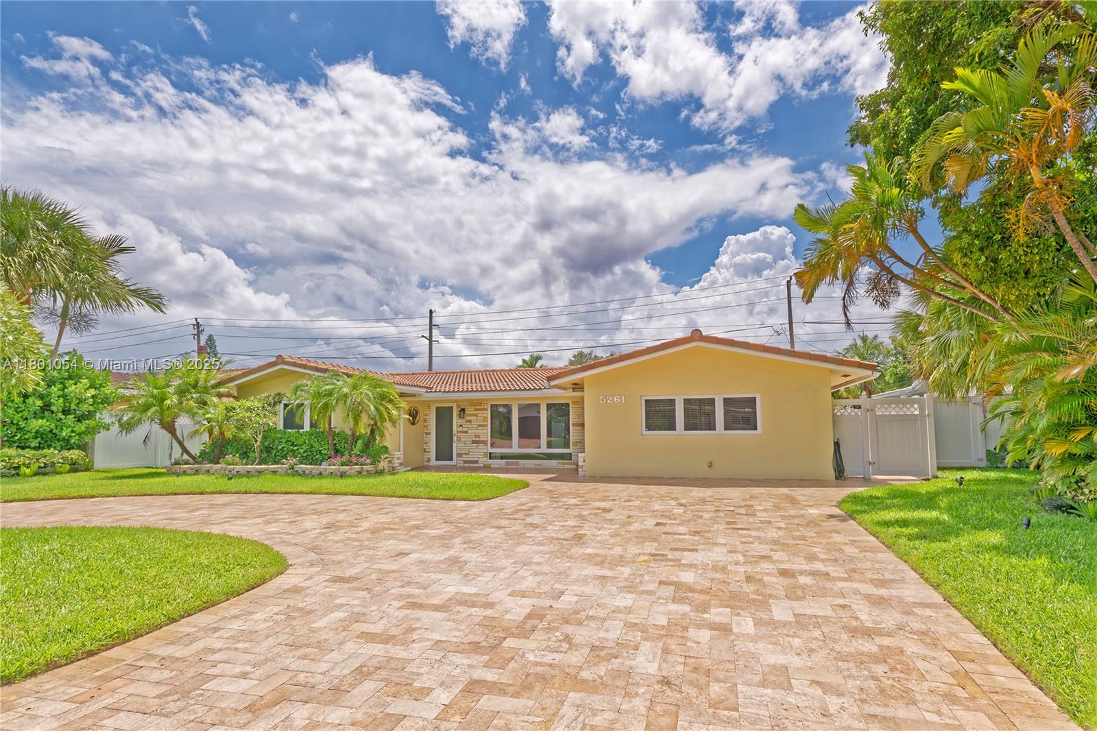 5261 NE 18th Ter