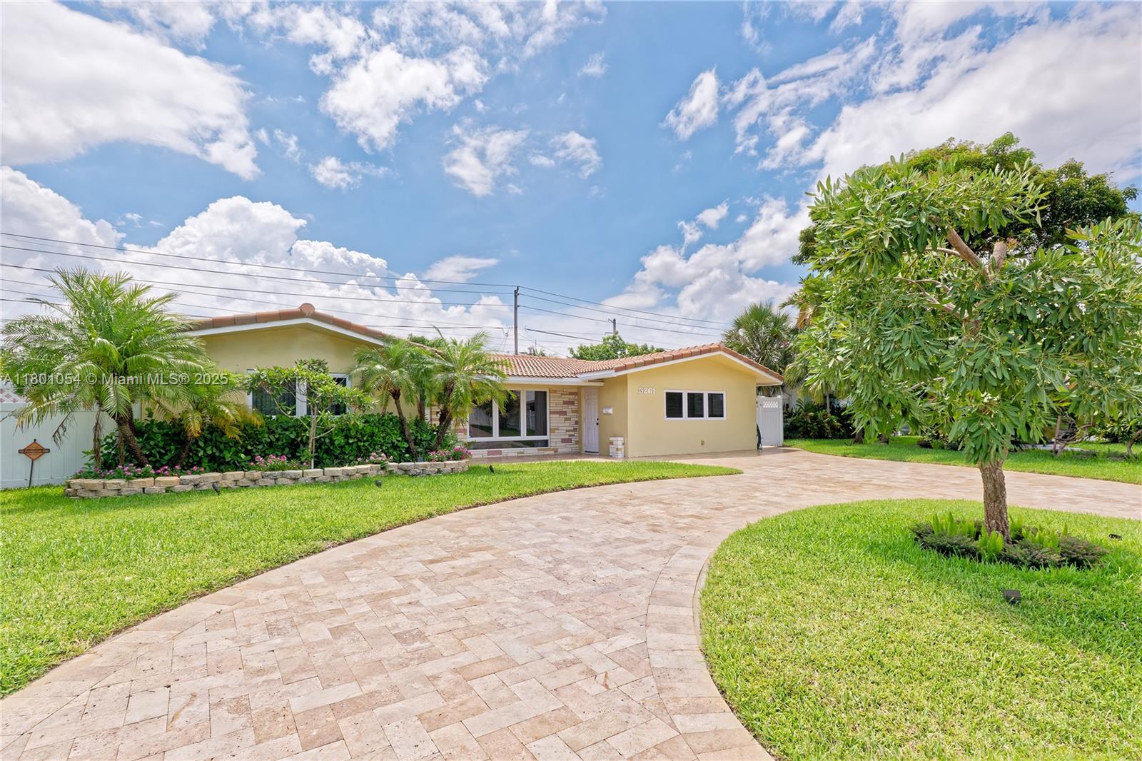 5261 NE 18th Ter