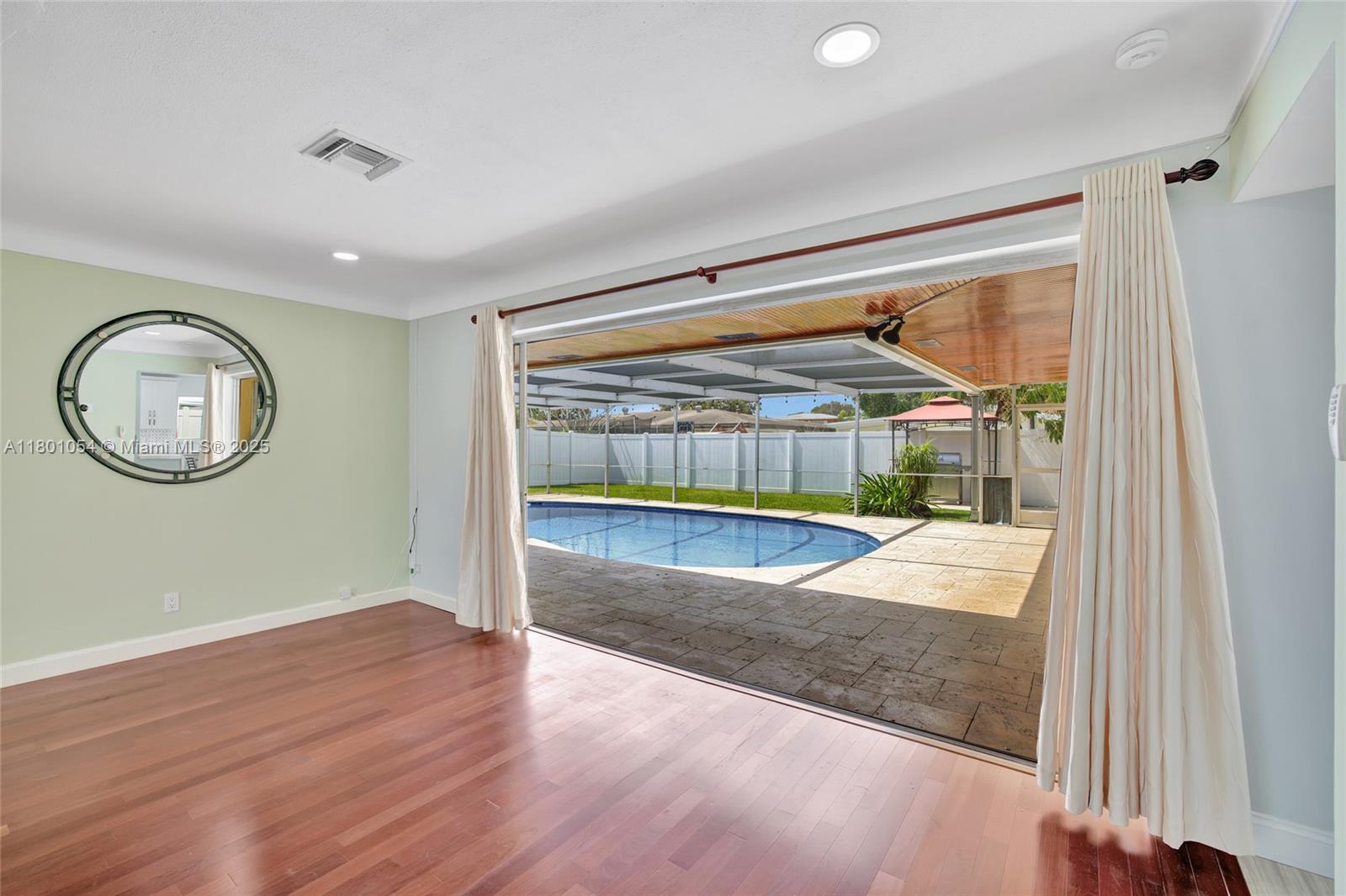 5261 NE 18th Ter