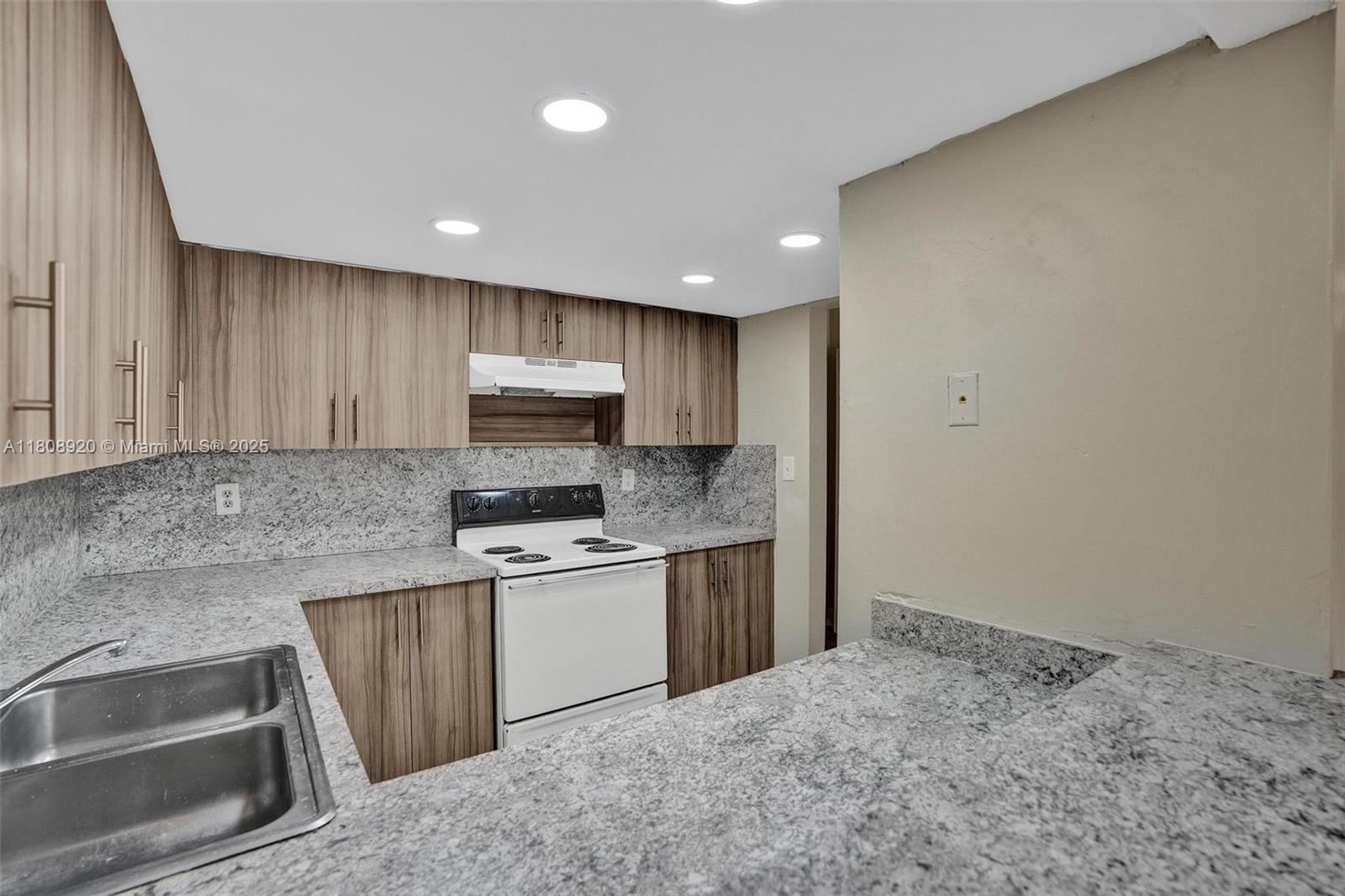 7000 NW 186th St # 318 Unit: 4-318