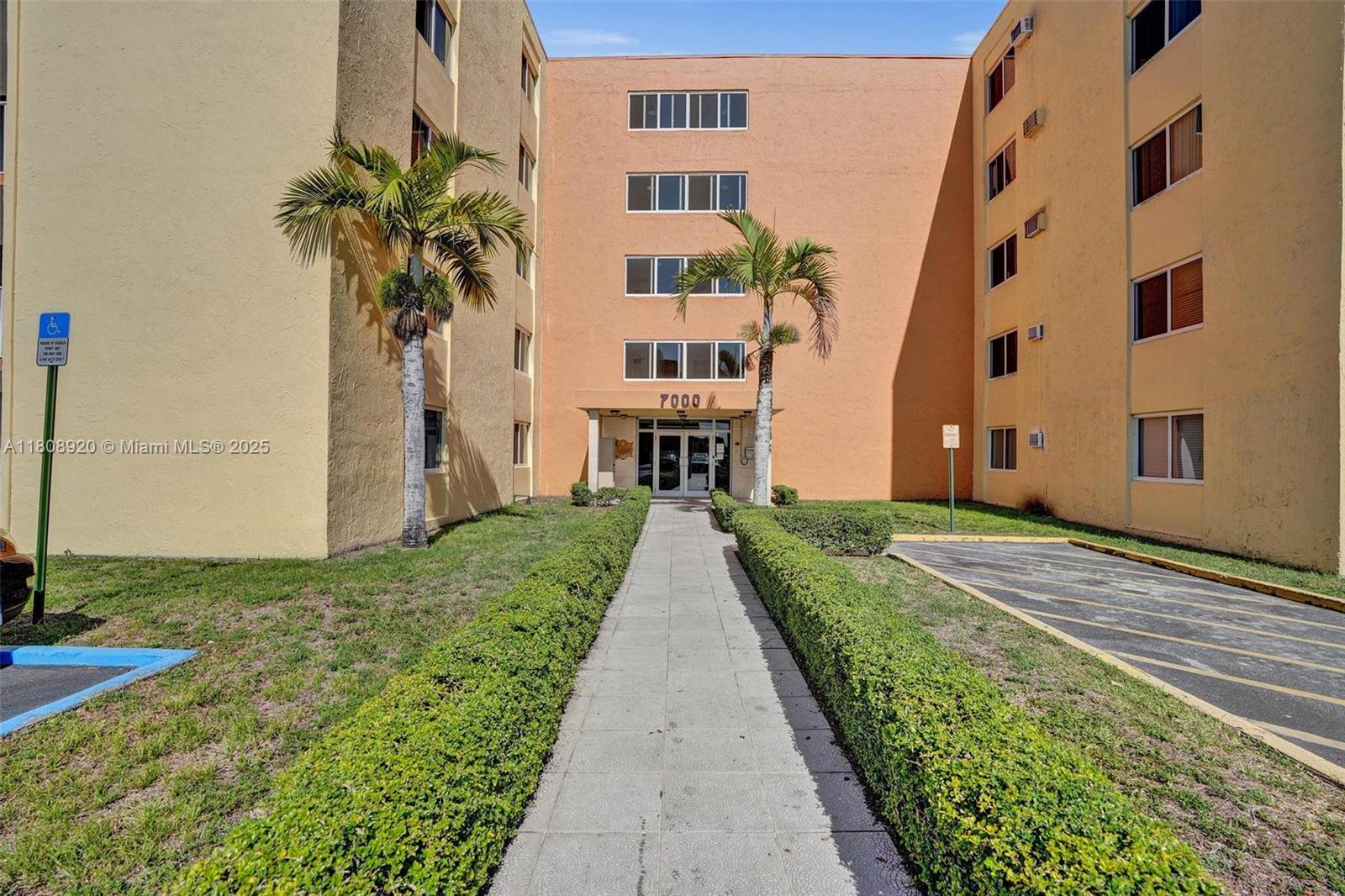 7000 NW 186th St # 318 Unit: 4-318