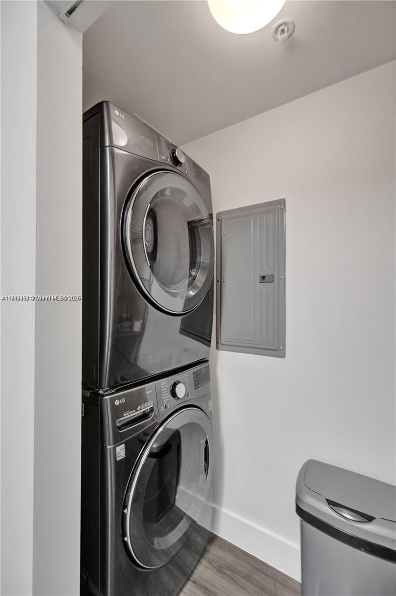 350 SE 2nd St # 1520