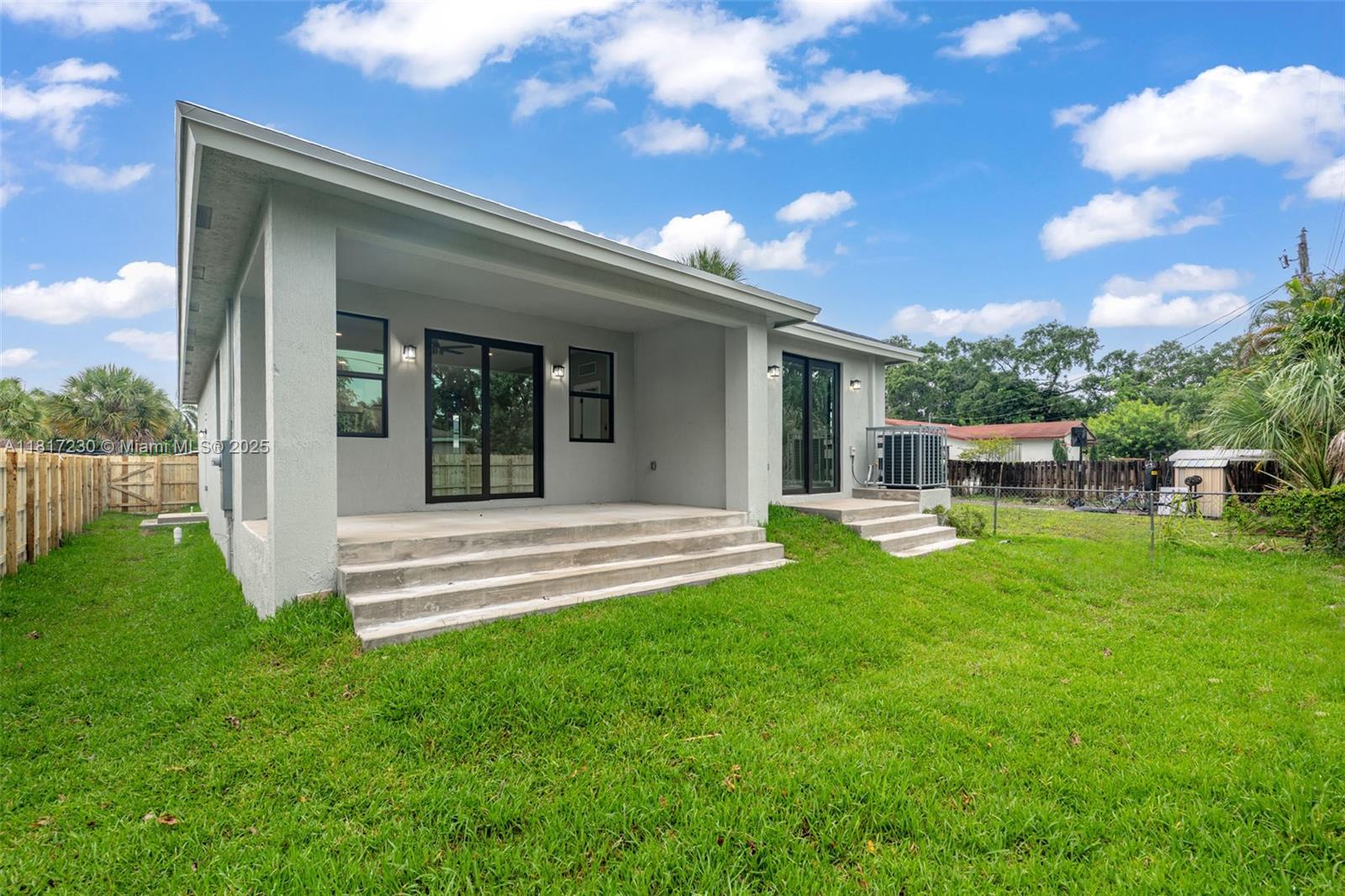2884 NW 8th Ct