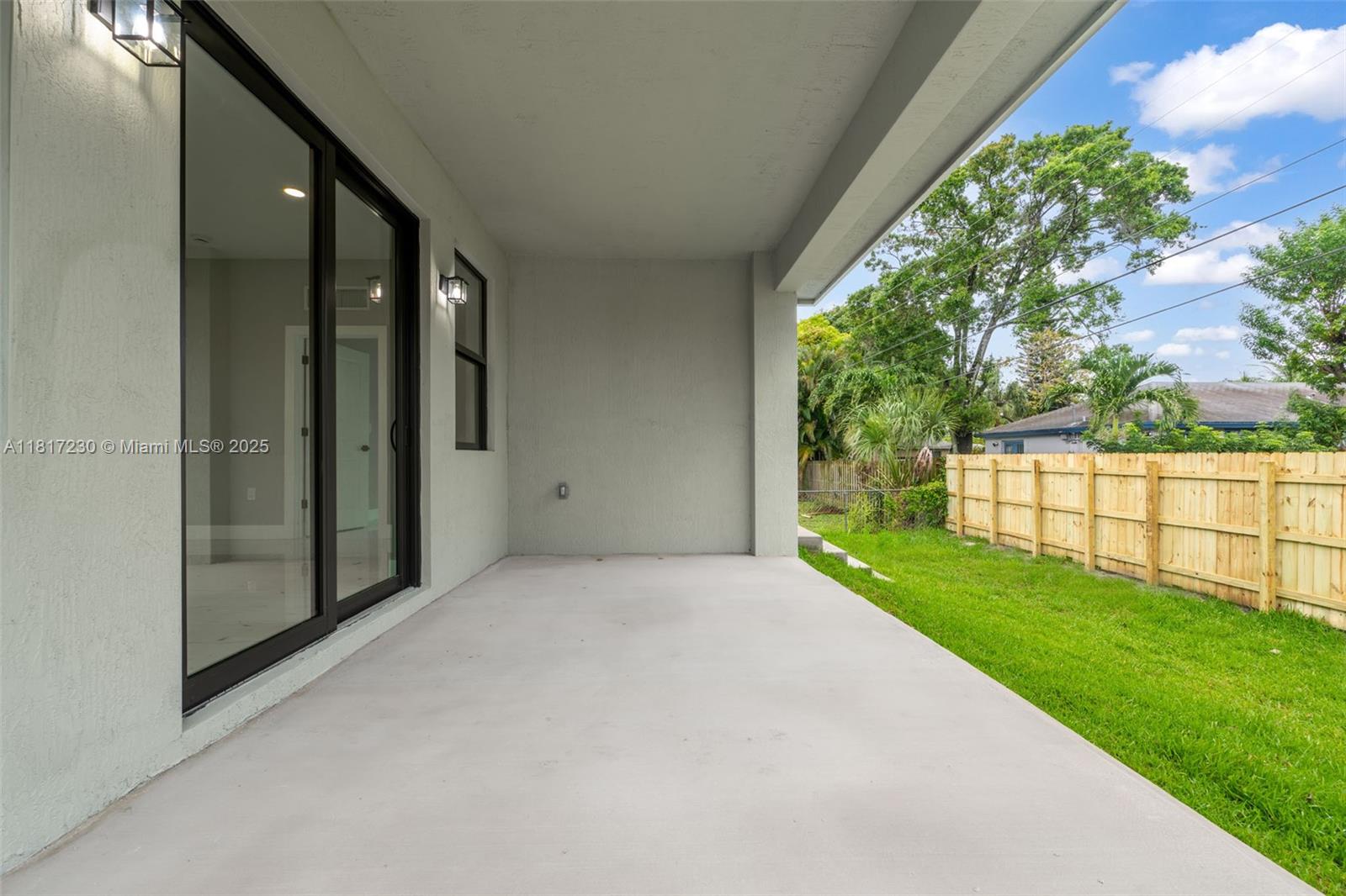 2884 NW 8th Ct