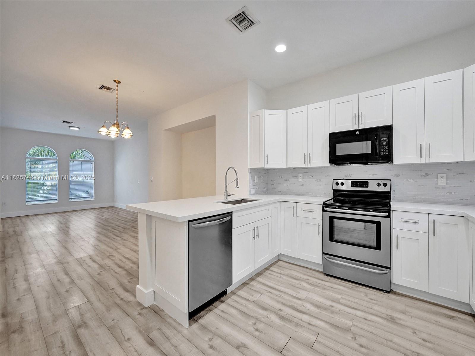 1033 NE 17th Way # 904