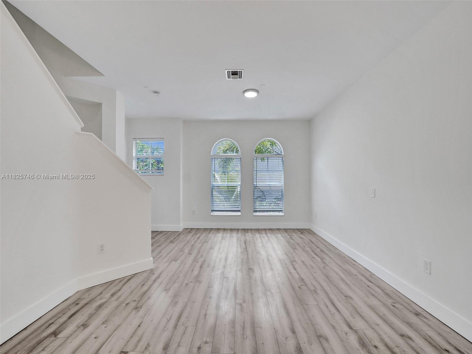 1033 NE 17th Way # 904