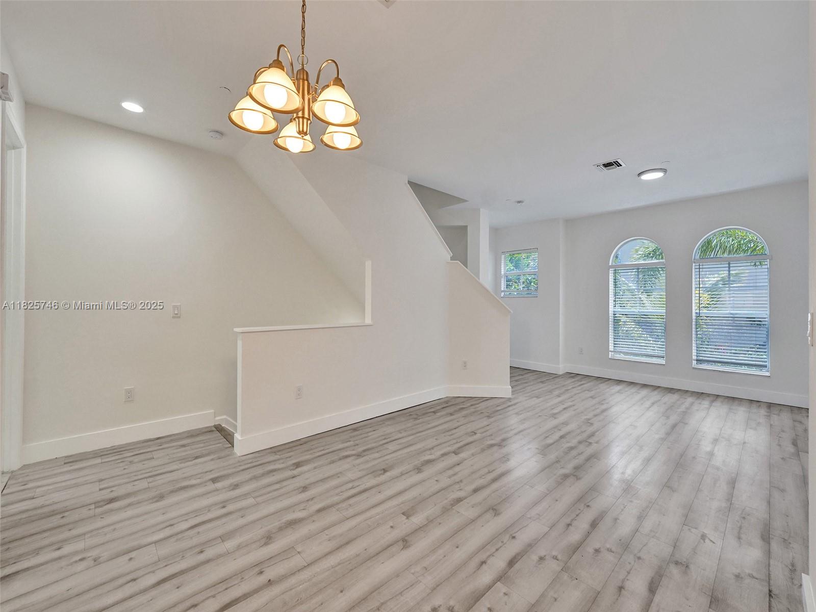 1033 NE 17th Way # 904