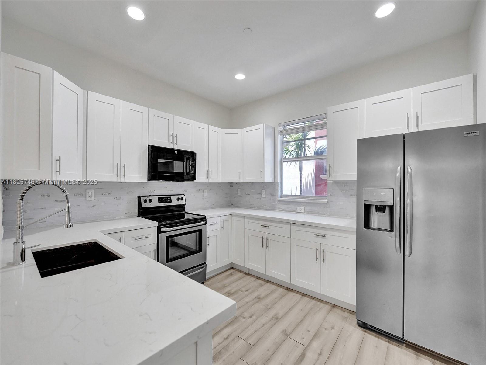 1033 NE 17th Way # 904