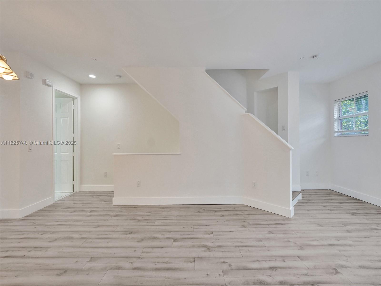 1033 NE 17th Way # 904