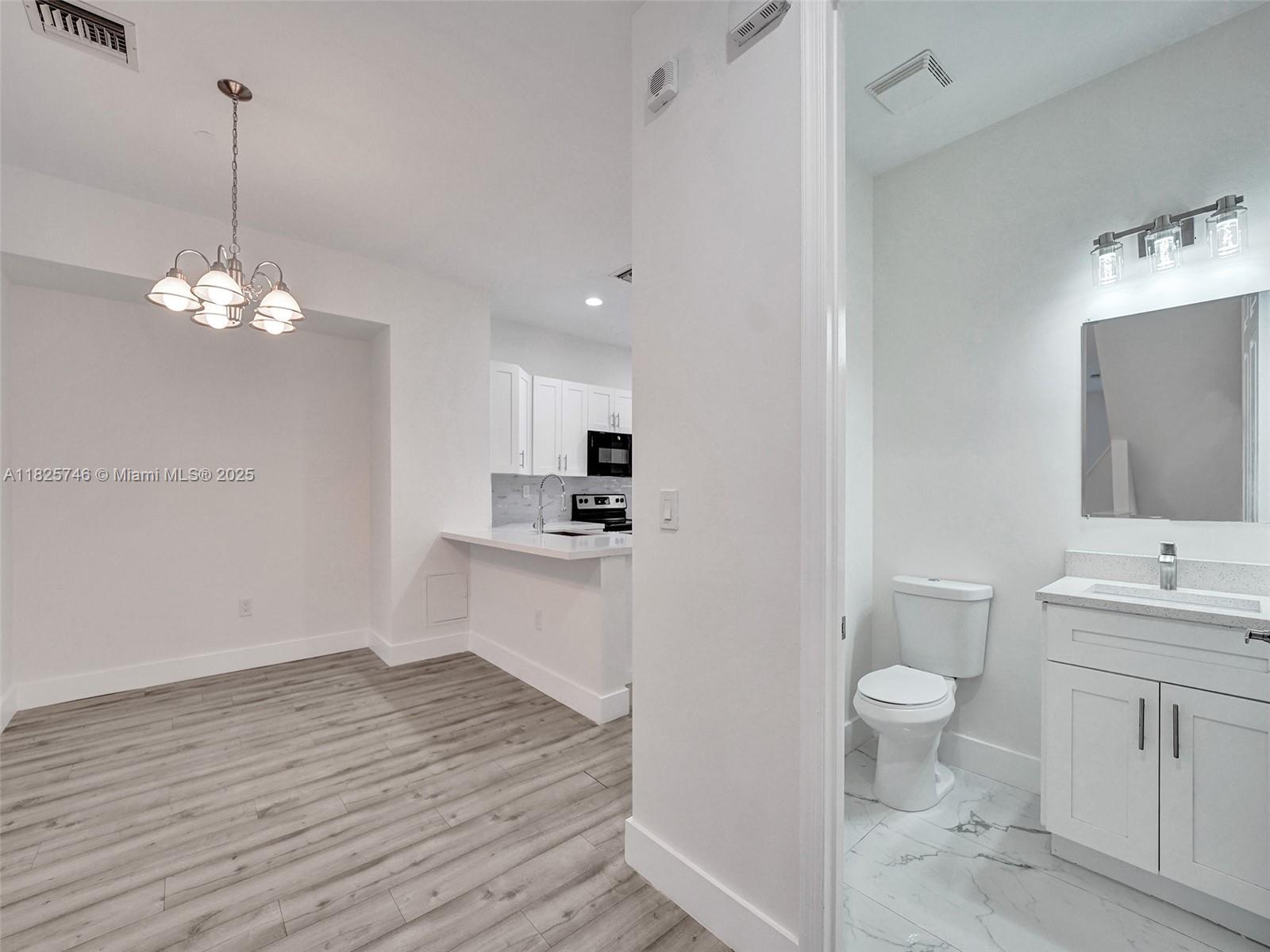 1033 NE 17th Way # 904