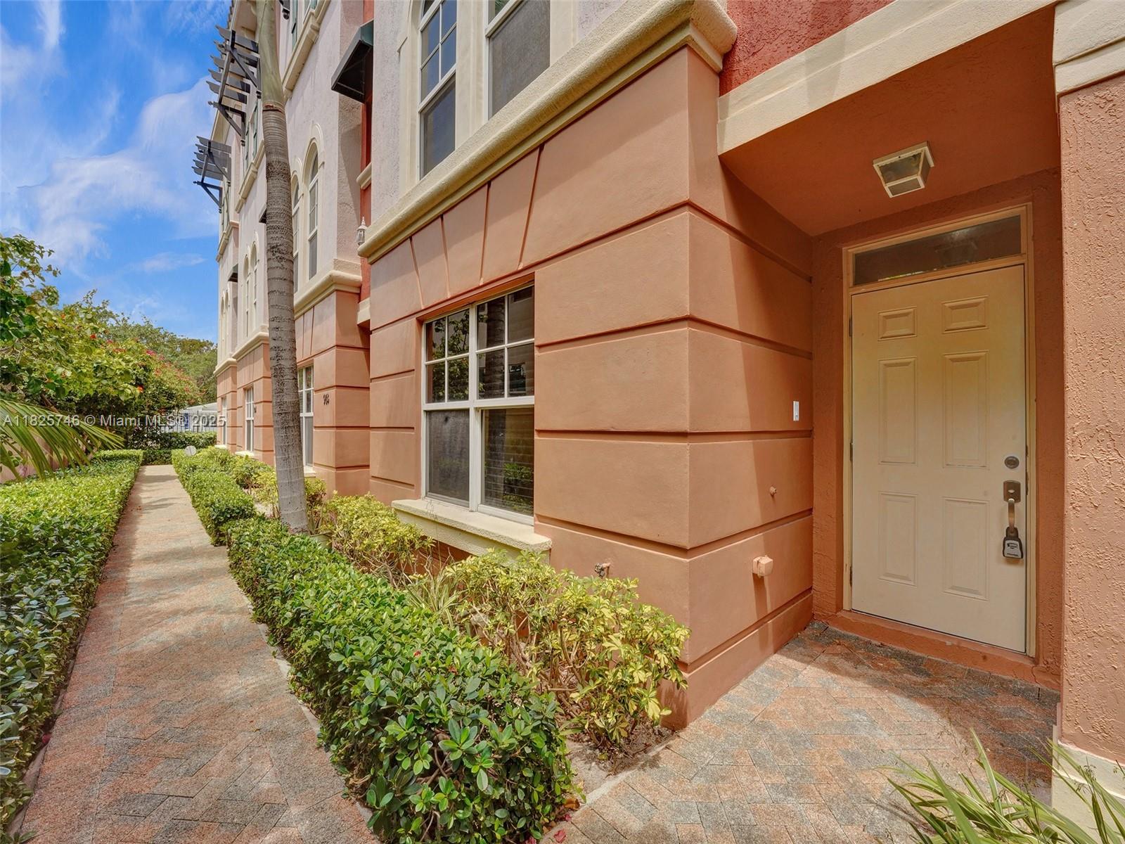 1033 NE 17th Way # 904