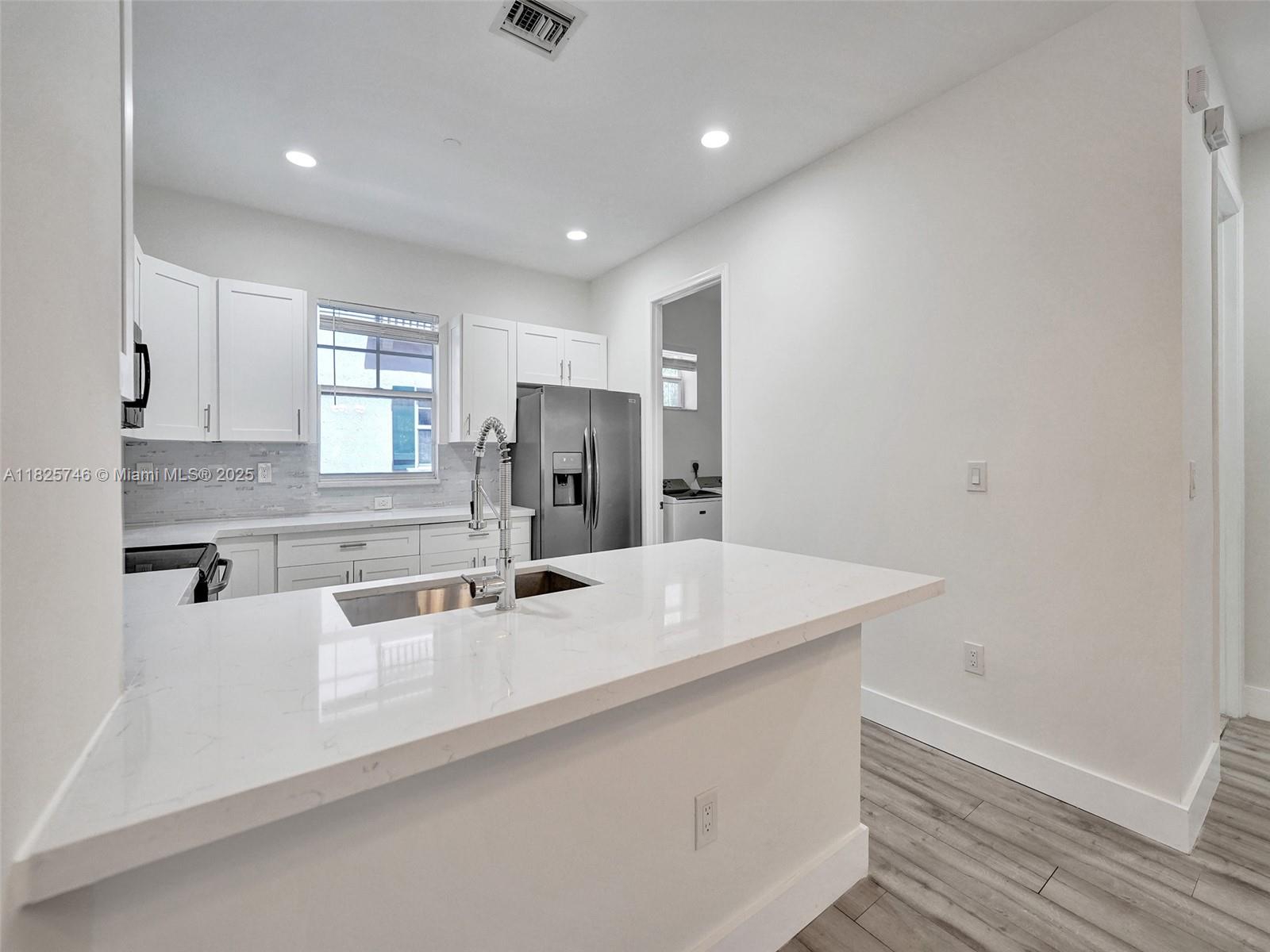 1033 NE 17th Way # 904