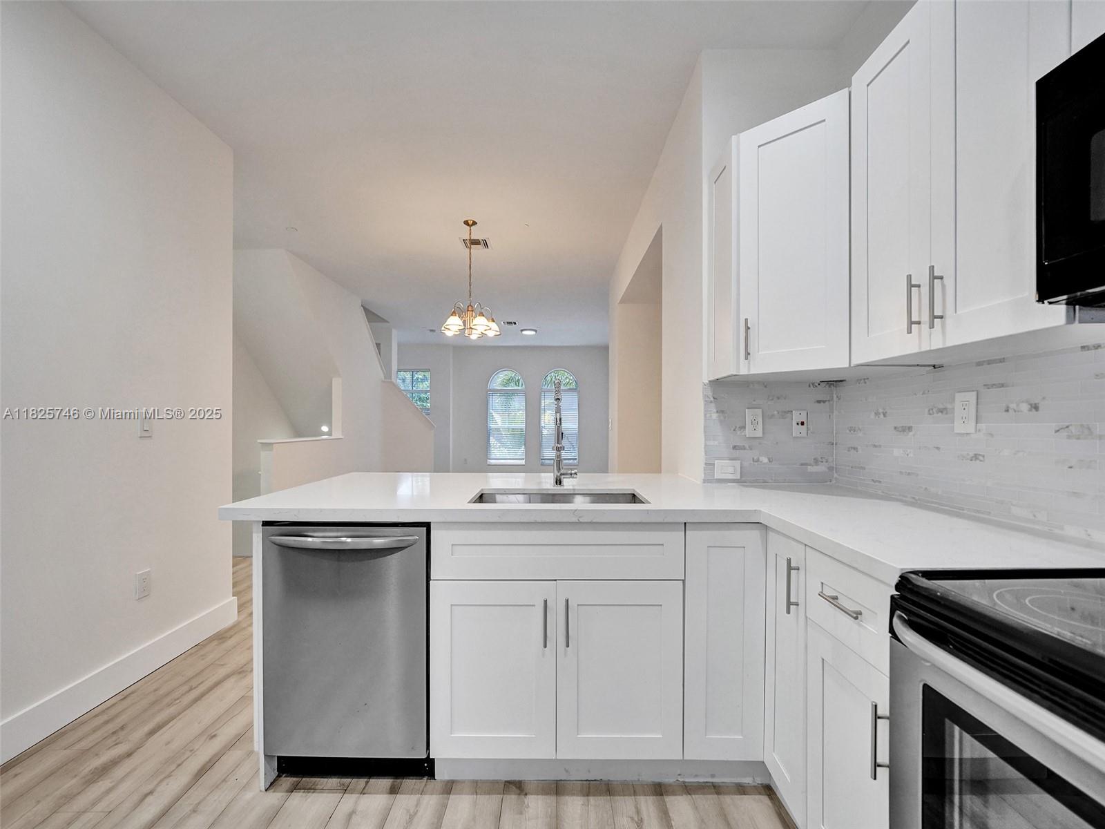 1033 NE 17th Way # 904