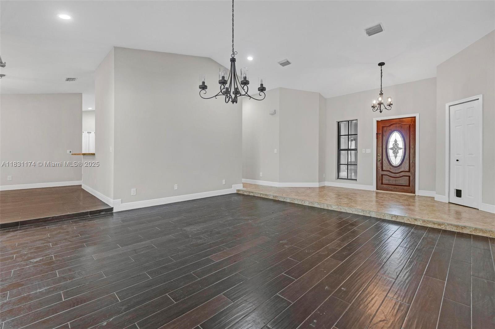 5621 Carriage Ln