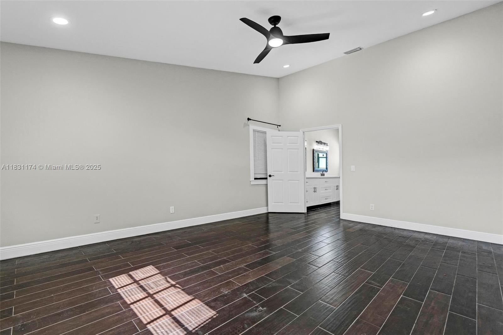 5621 Carriage Ln