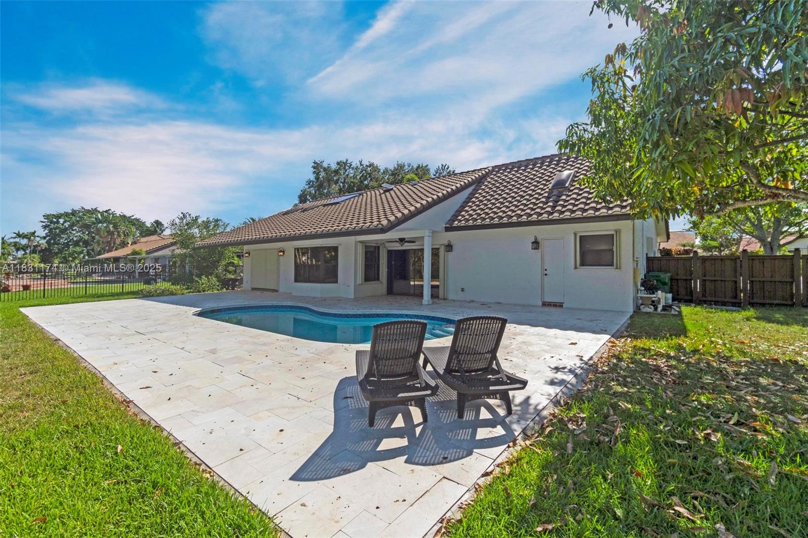 5621 Carriage Ln