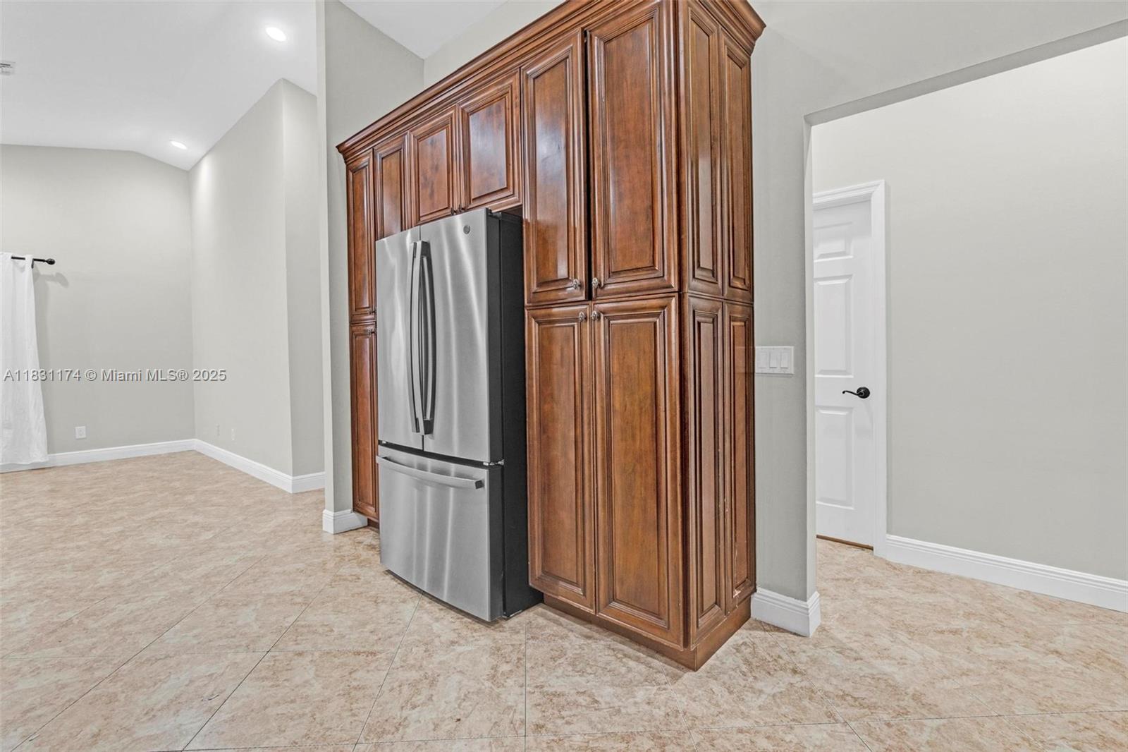 5621 Carriage Ln