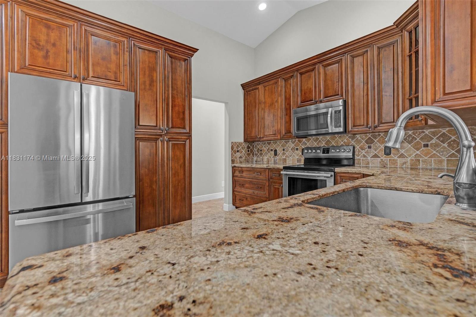 5621 Carriage Ln