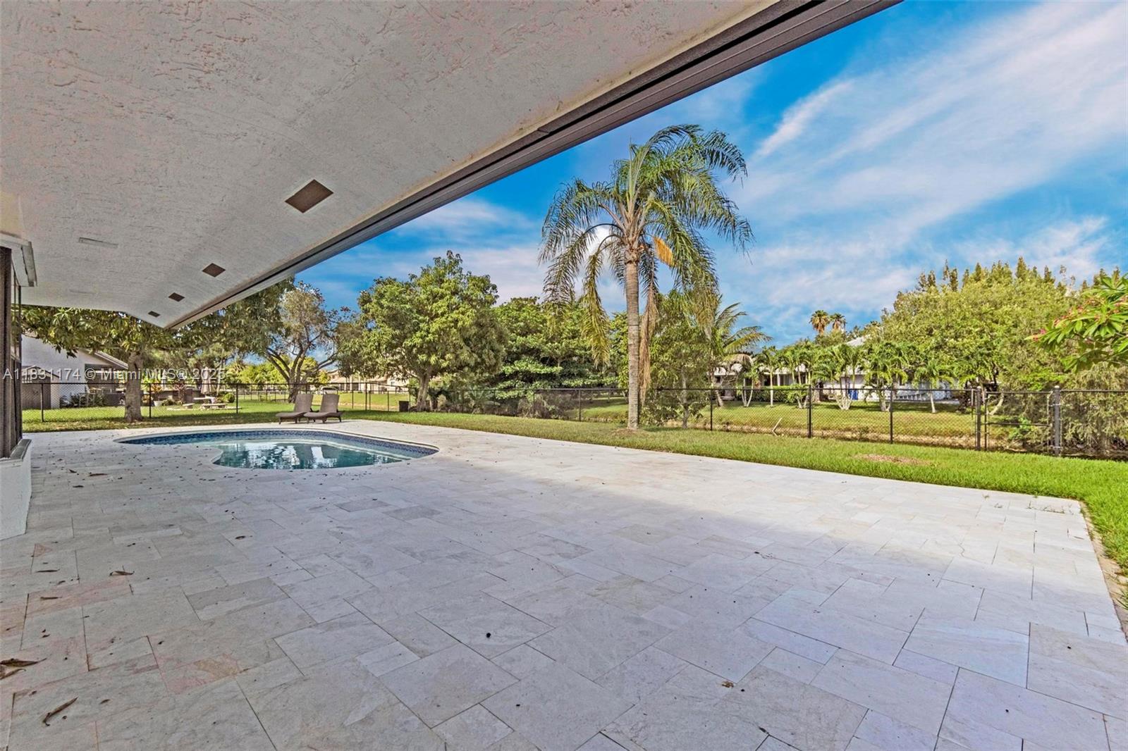 5621 Carriage Ln