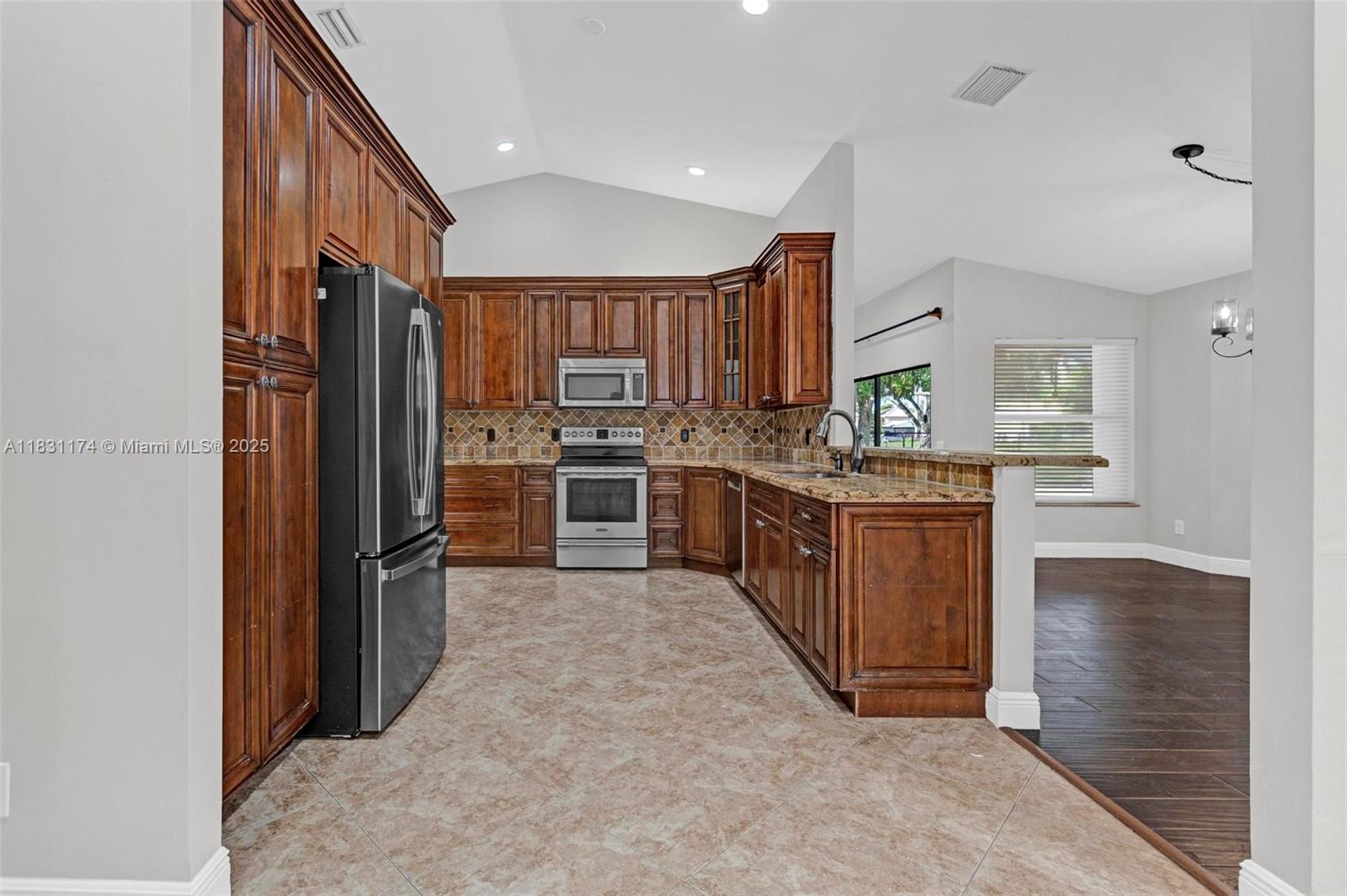5621 Carriage Ln