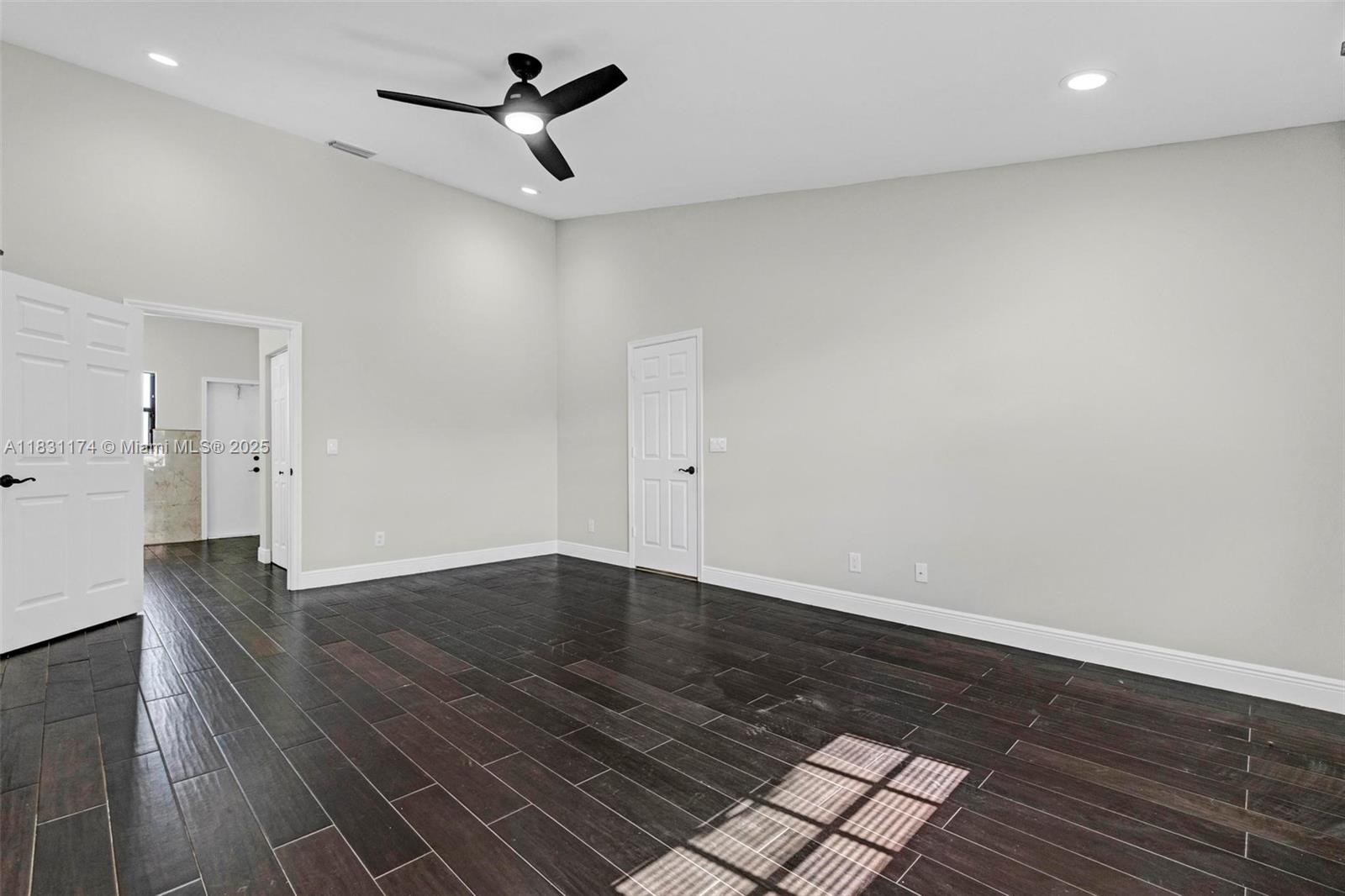 5621 Carriage Ln