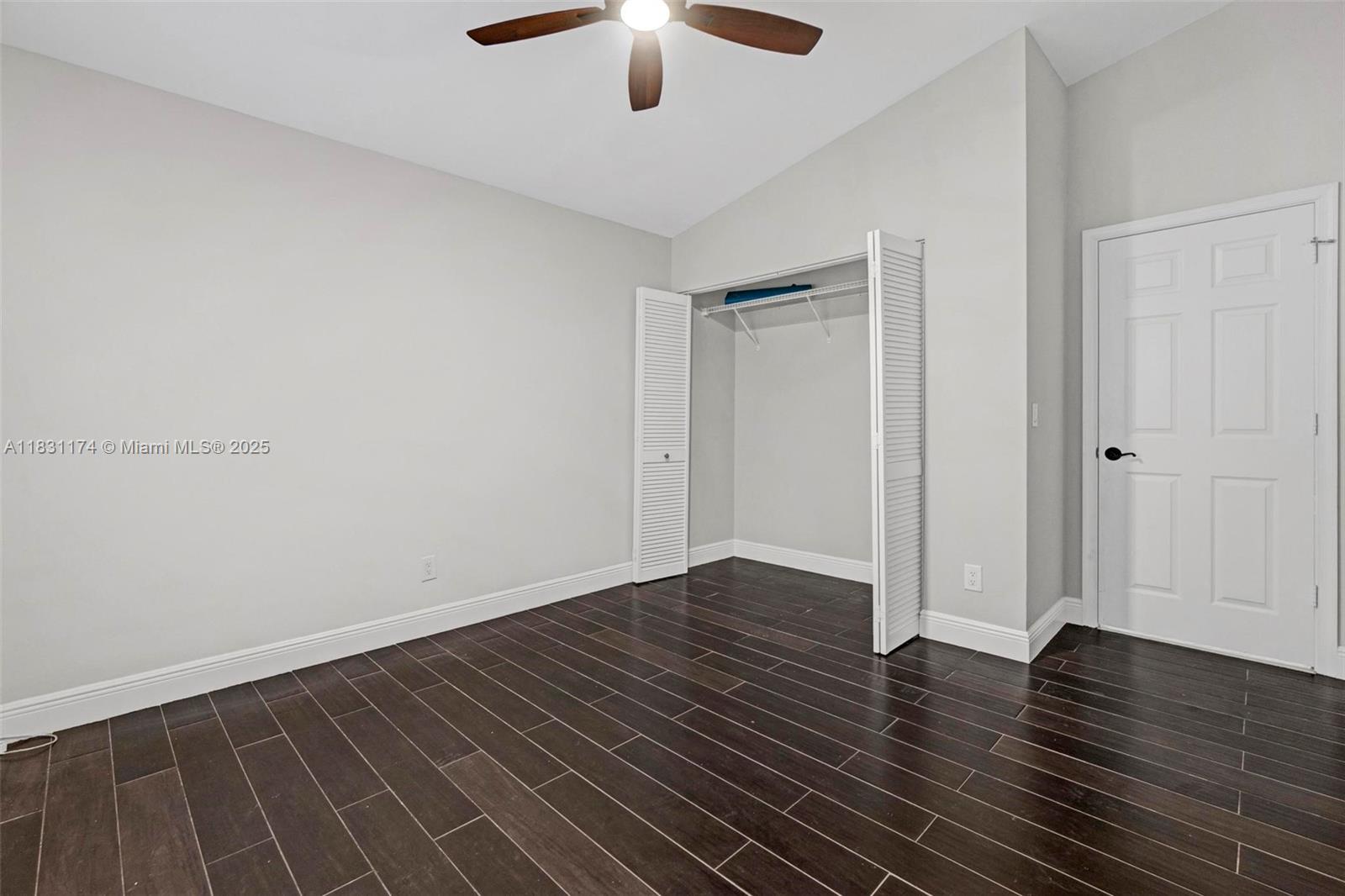 5621 Carriage Ln