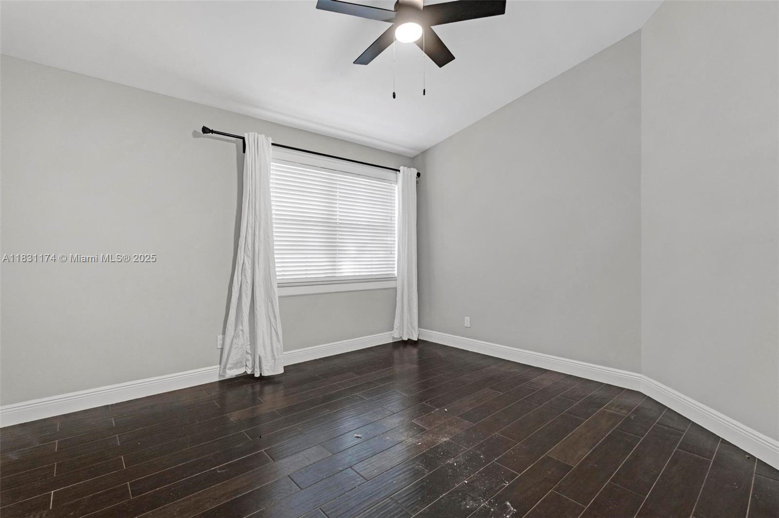 5621 Carriage Ln