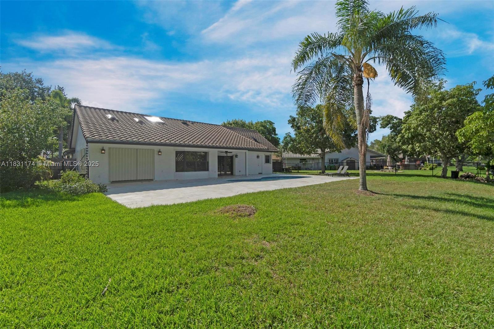5621 Carriage Ln