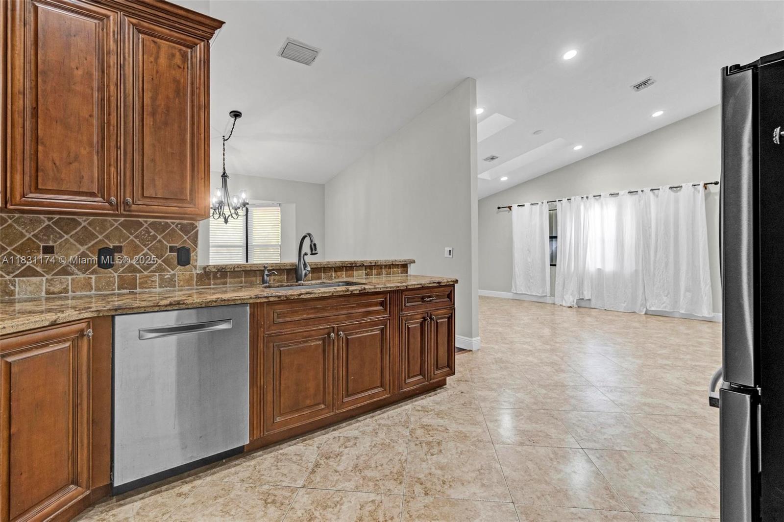 5621 Carriage Ln