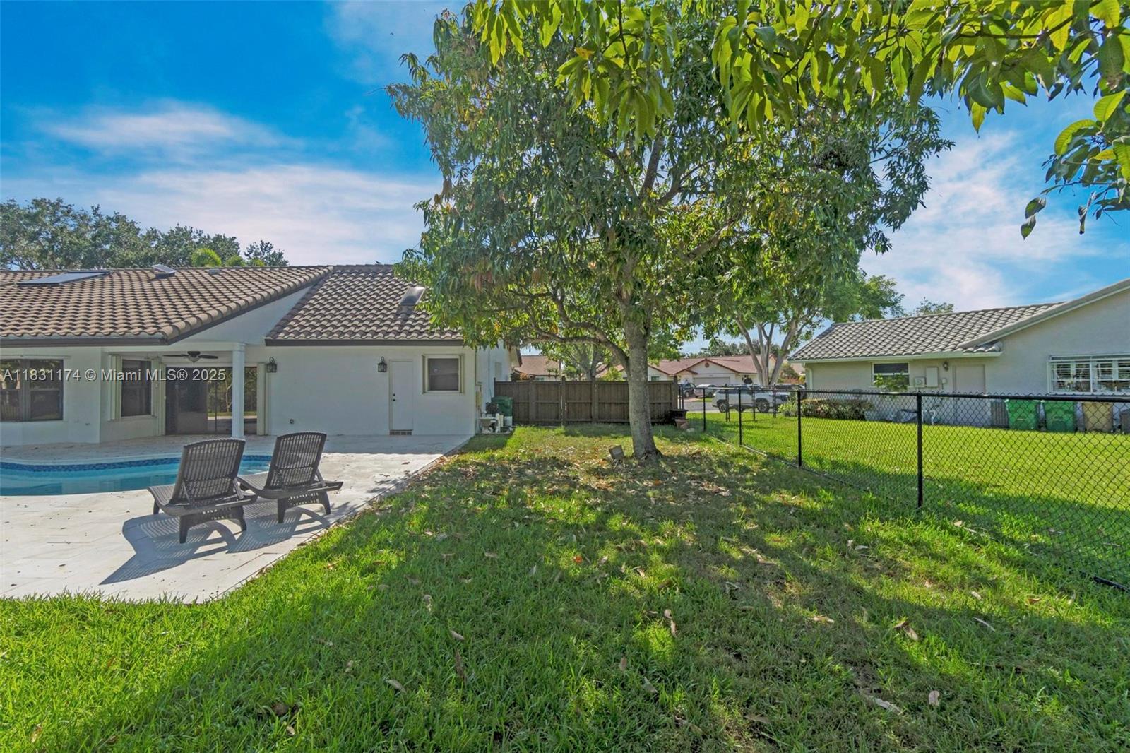 5621 Carriage Ln