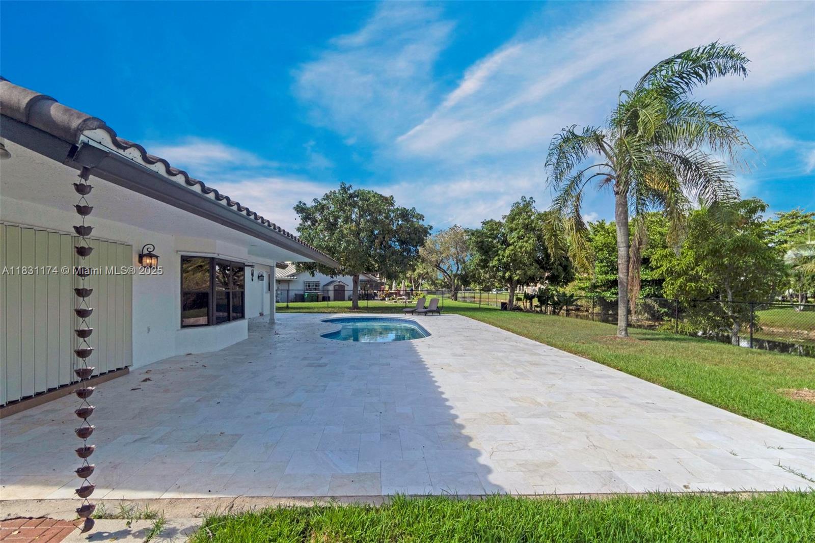 5621 Carriage Ln