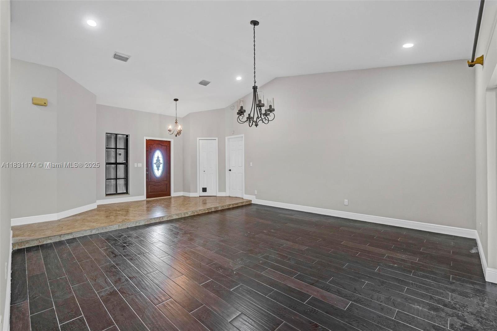 5621 Carriage Ln