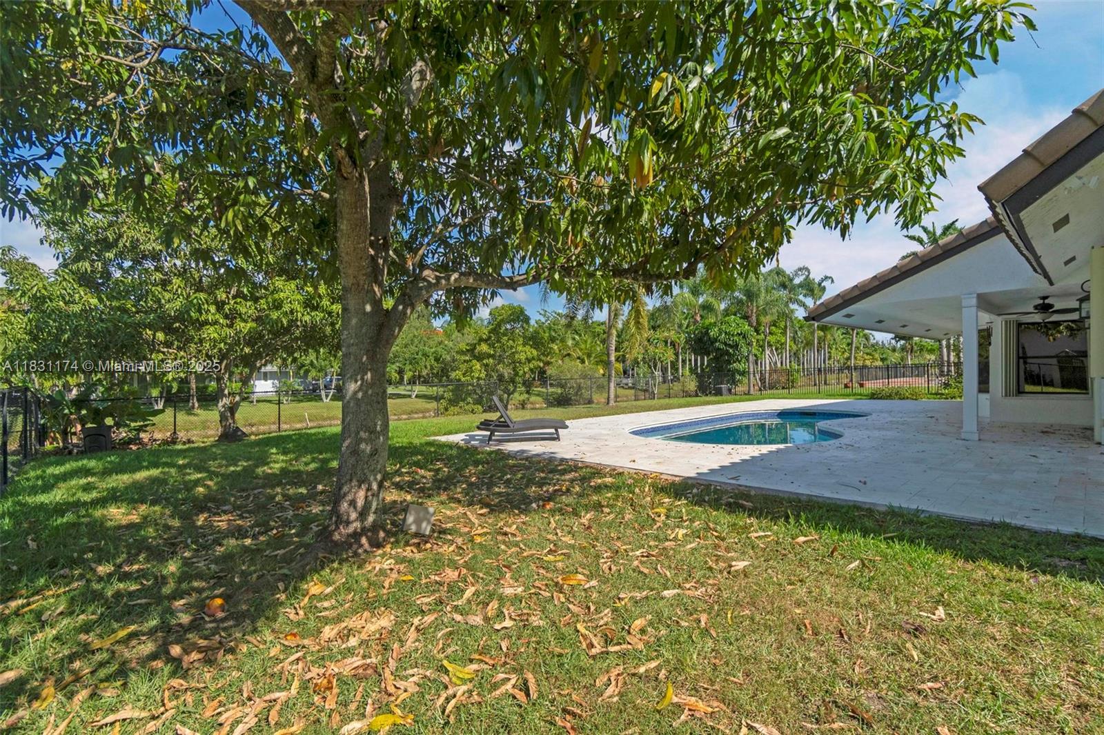 5621 Carriage Ln