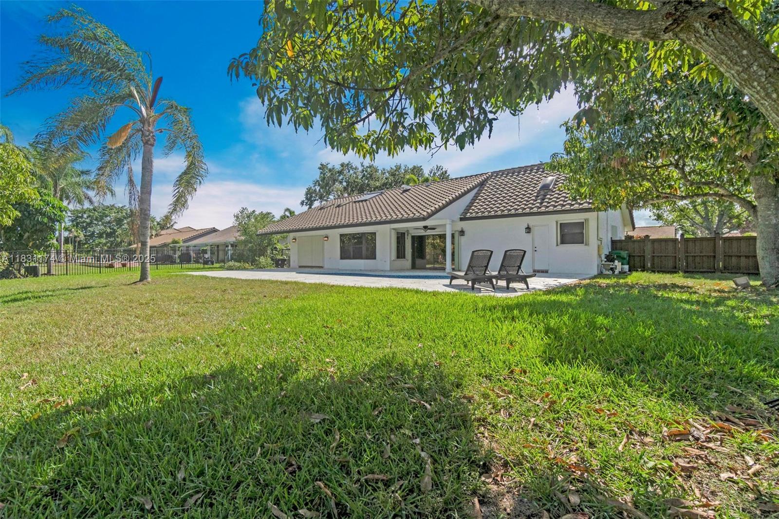 5621 Carriage Ln