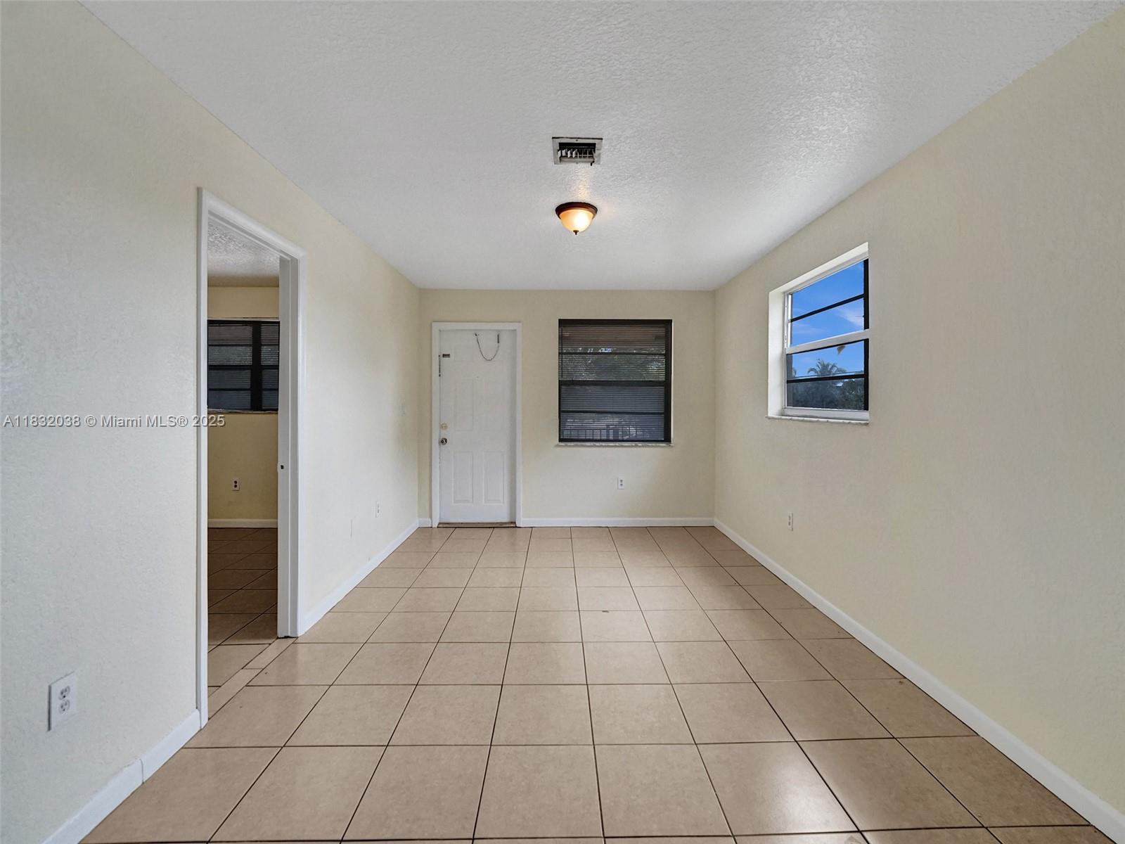 1101 W Prospect Rd # 3