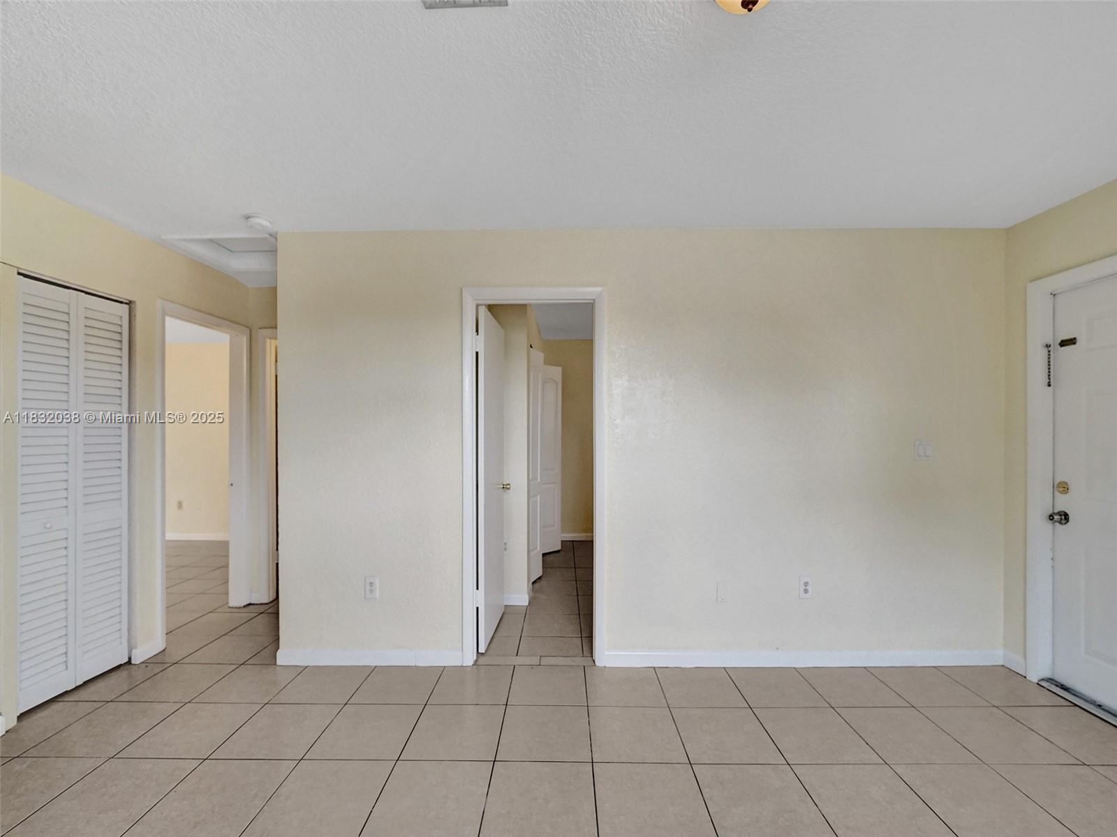 1101 W Prospect Rd # 3