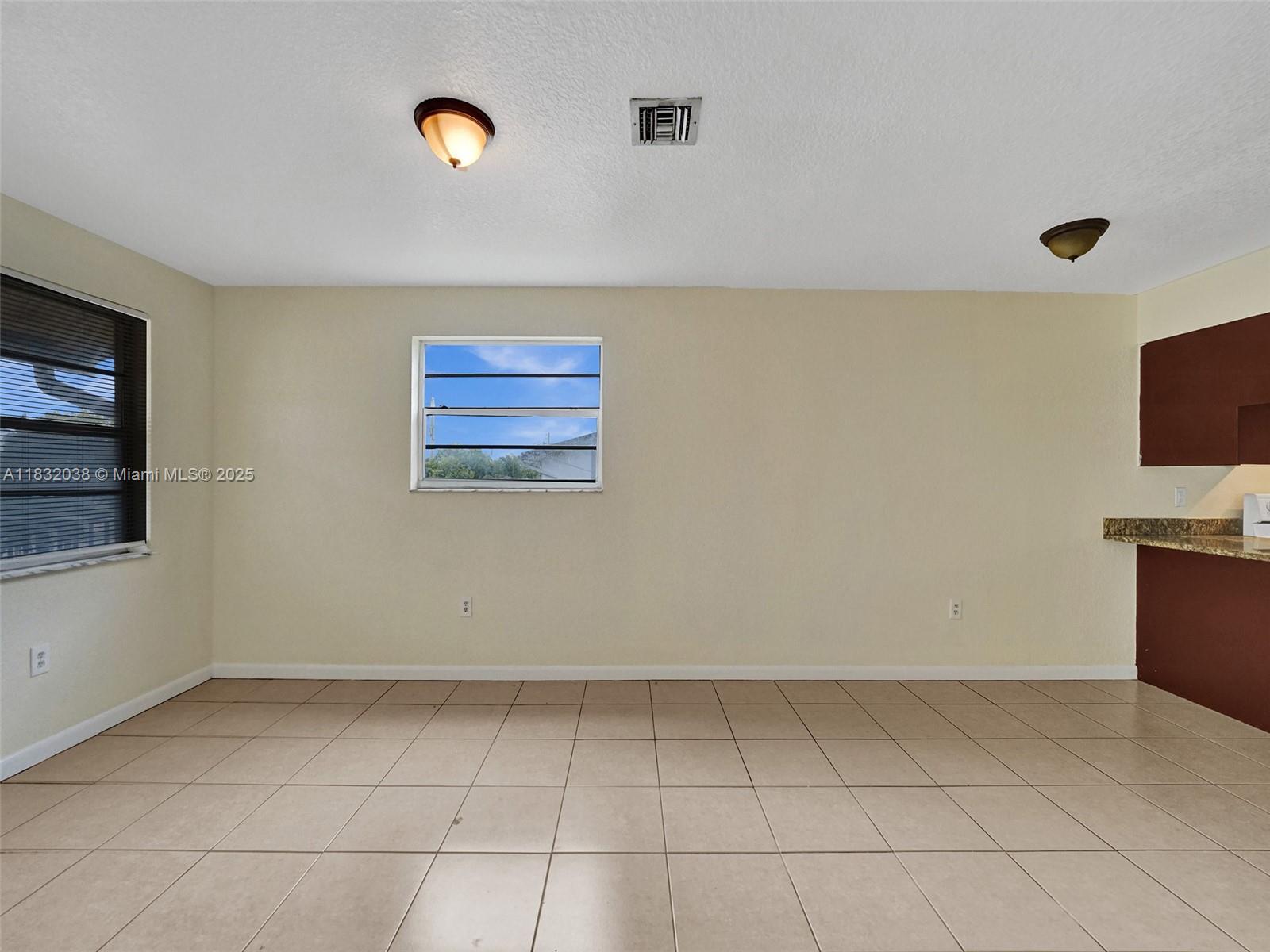 1101 W Prospect Rd # 3