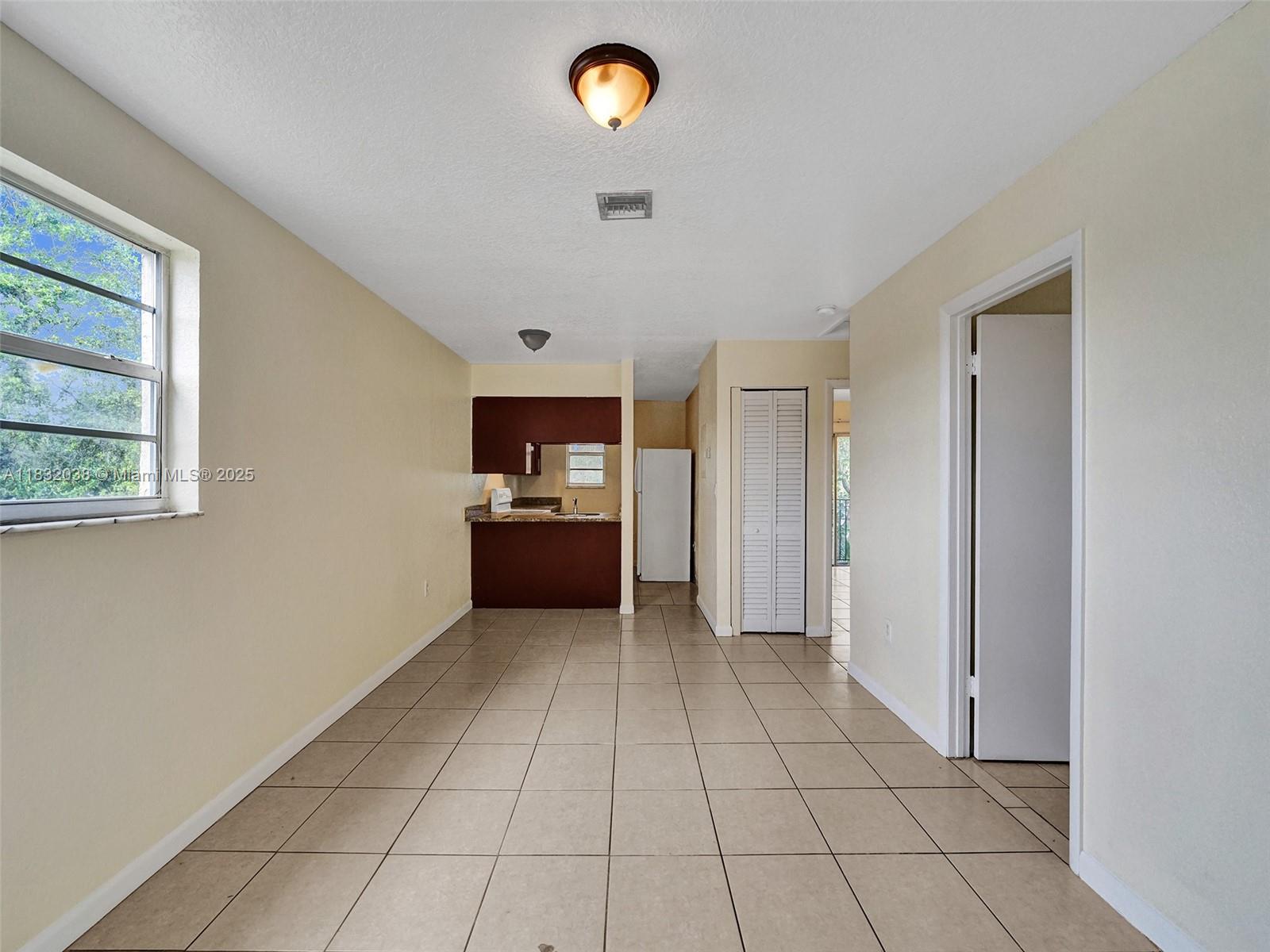1101 W Prospect Rd # 3