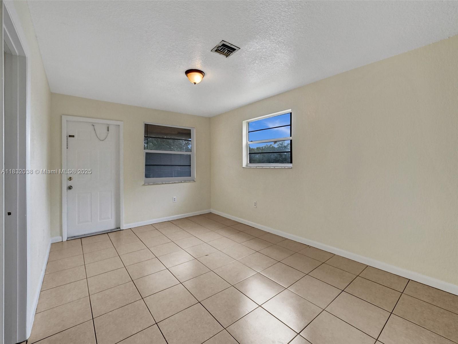 1101 W Prospect Rd # 3