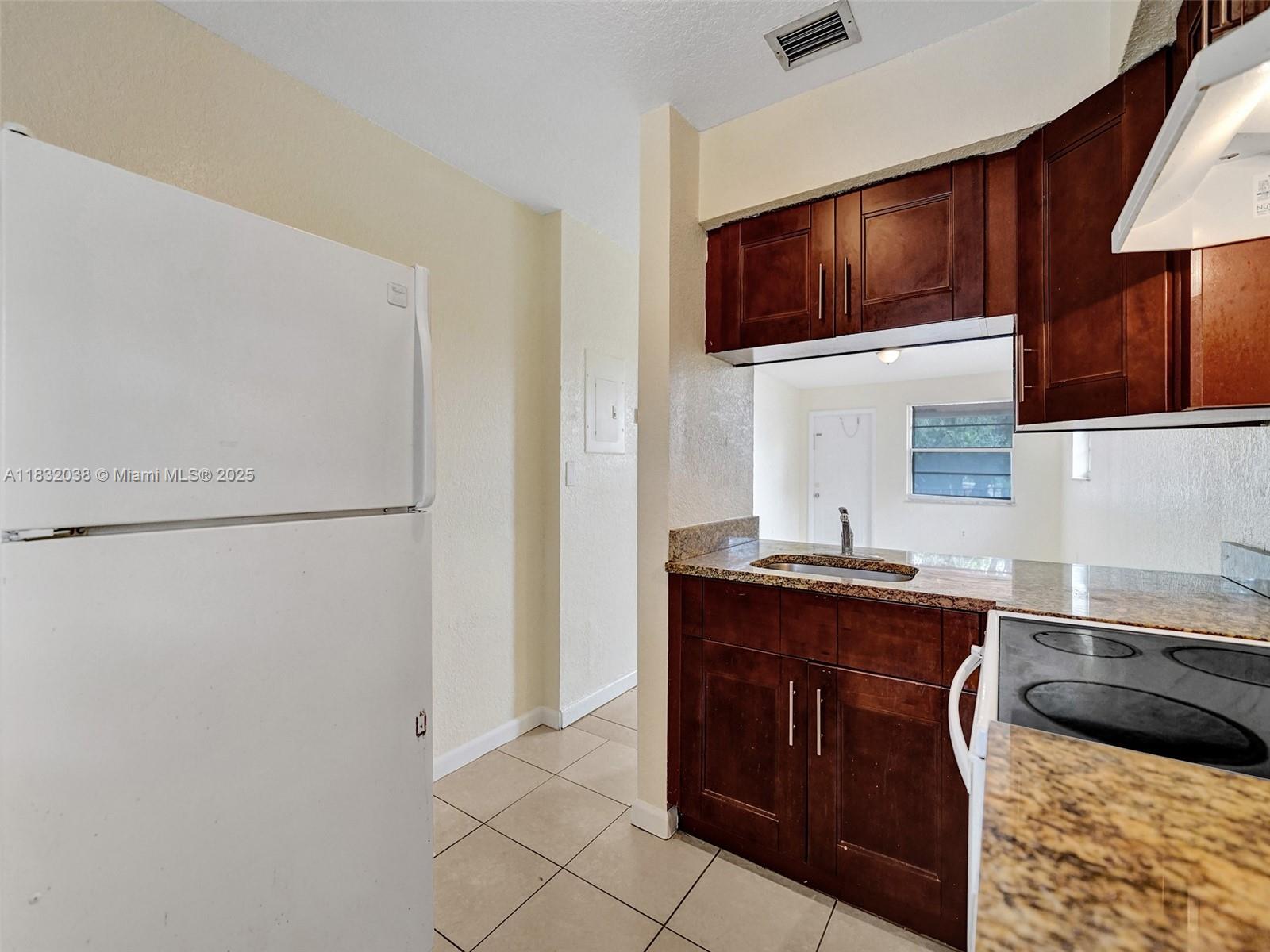 1101 W Prospect Rd # 3