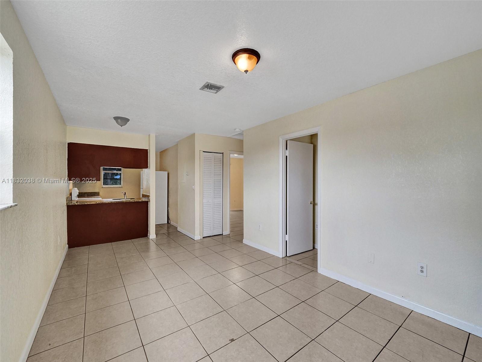 1101 W Prospect Rd # 3