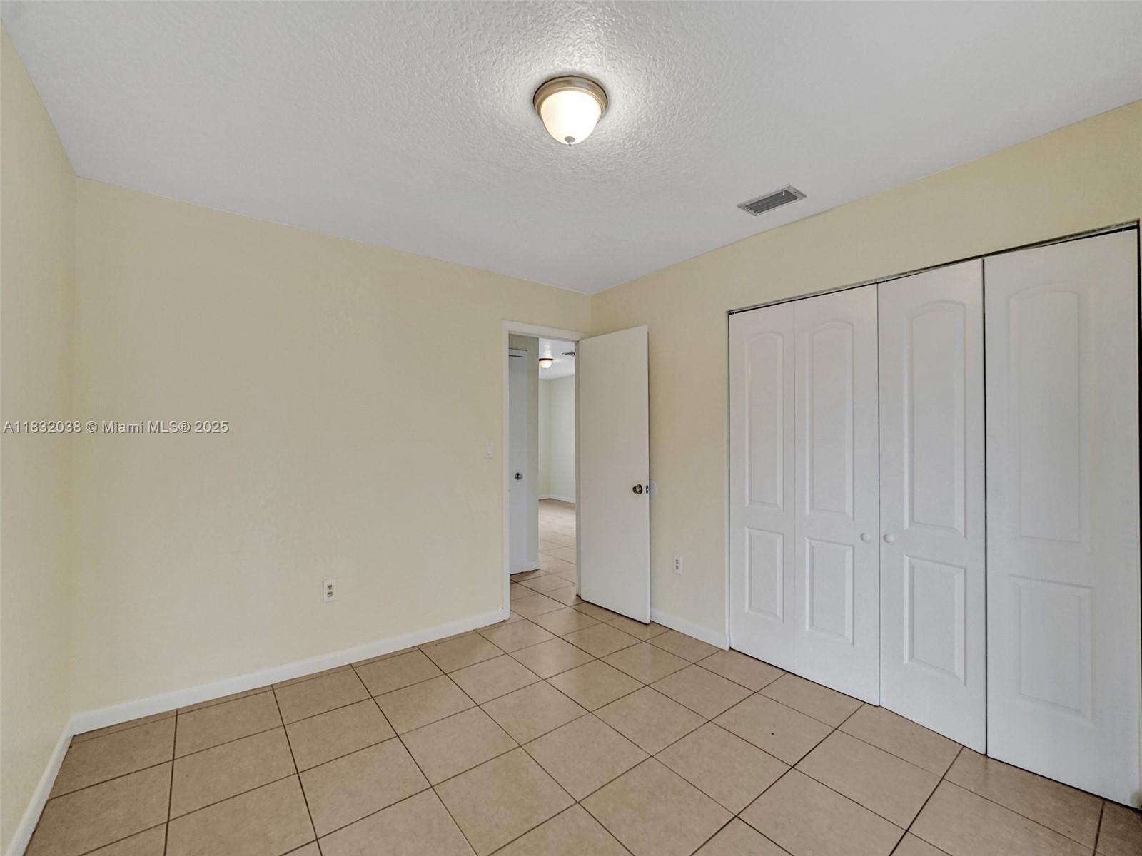 1101 W Prospect Rd # 3