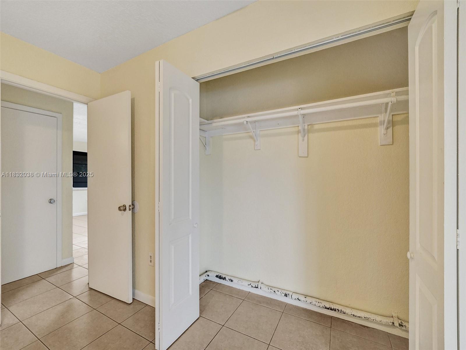 1101 W Prospect Rd # 3