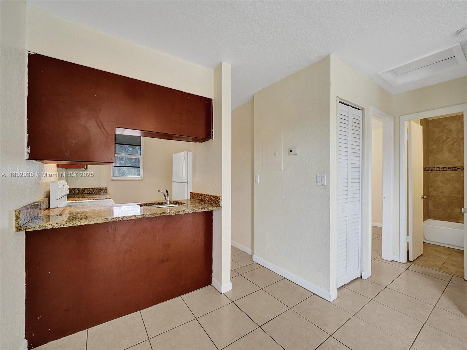 1101 W Prospect Rd # 3