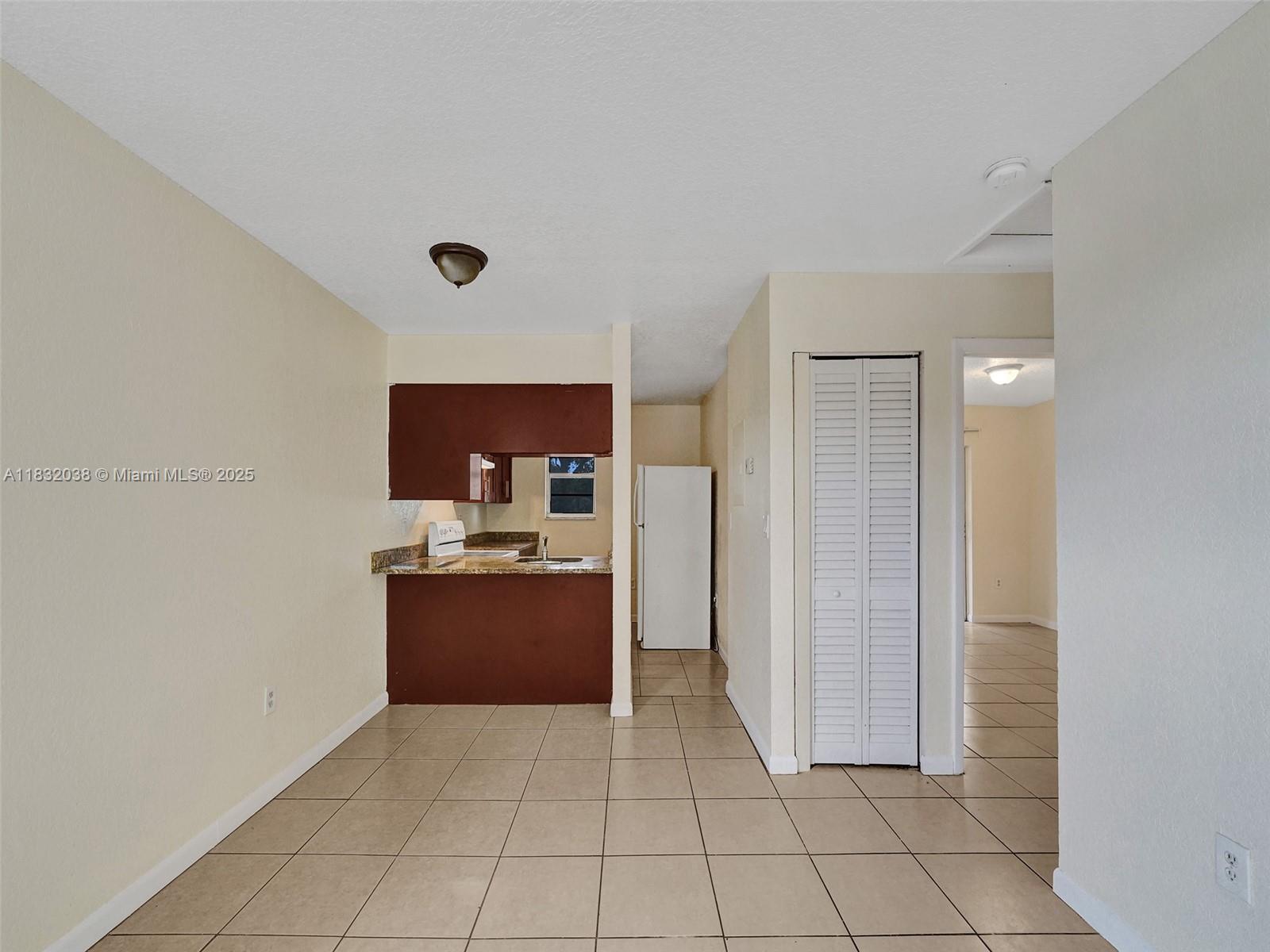 1101 W Prospect Rd # 3