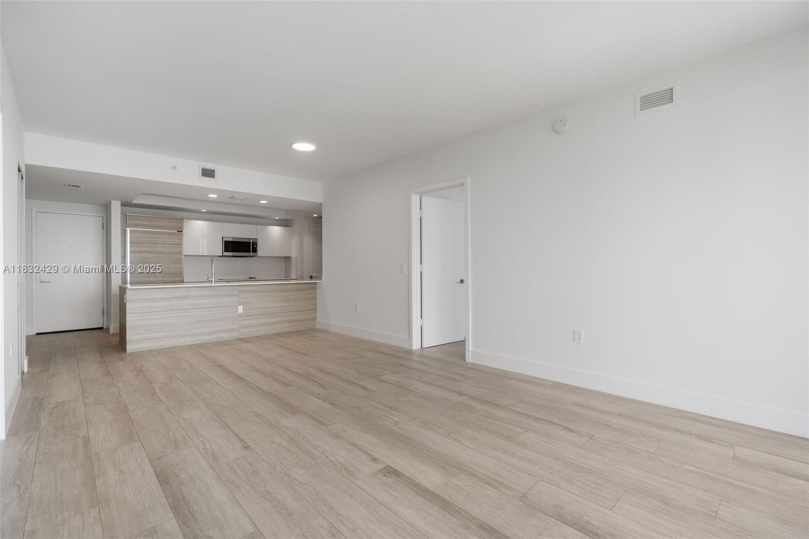 121 NE 34th St # 2507